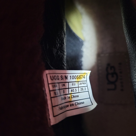 Ugg Inez Black Leather Boots with Wine Cuff - Picture 5 of 8